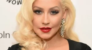 Кристина Агилера се снима за корица без капка грим (Снимки)