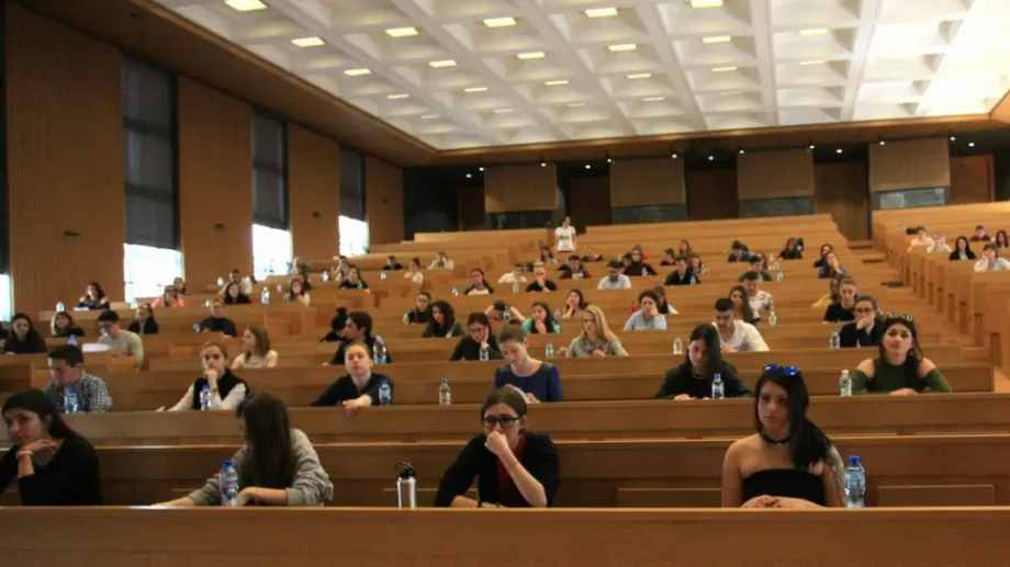 16 държавни университета повишават таксите