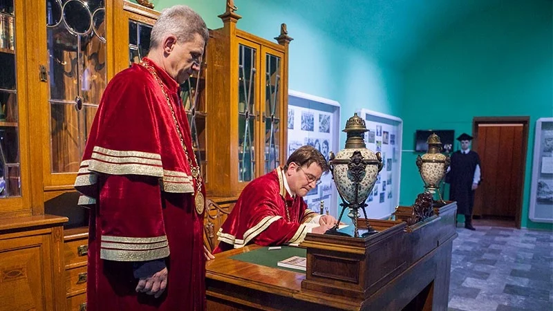 Председателят на "Булстрад Виена Иншурънс Груп - България" Петер Хьофингер получи звание "Доктор Хонорис кауза"