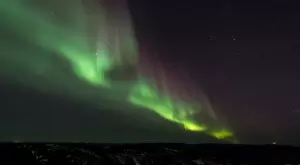 Странна спирала се появи насред северното сияние в Аляска (ВИДЕО)