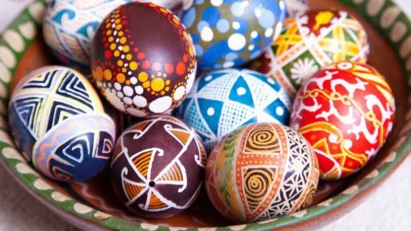Боядисваме великденските яйца на Велики четвъртък
