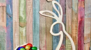 Великденски зайци със спринцовки предлагат в Унгария