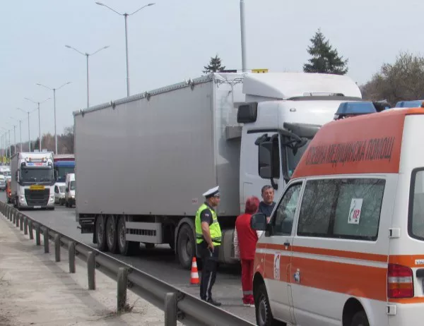 Катастрофа предизвика 5-километрична опашка на излизане от София