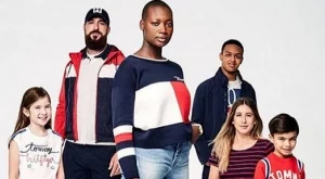 Томи Хилфигър пусна колекция за хора с увреждания