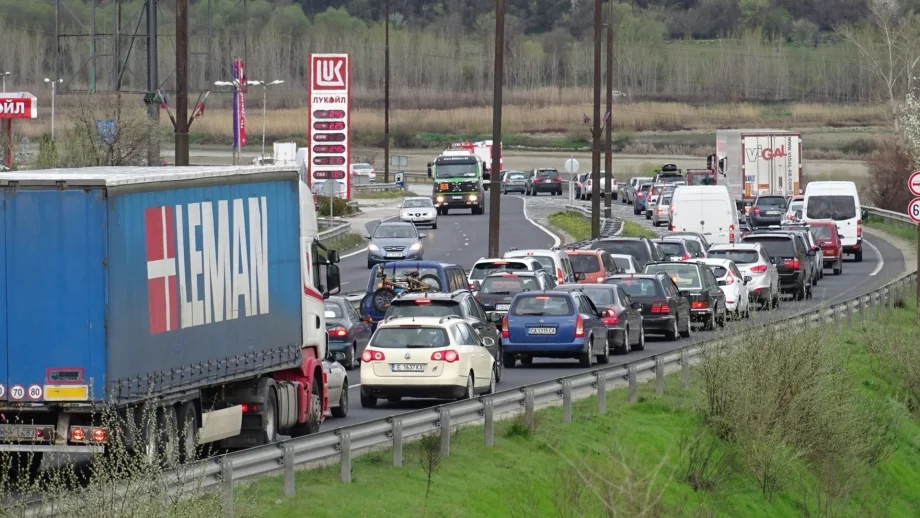 Новите коли в България се увеличават с 10% през февруари