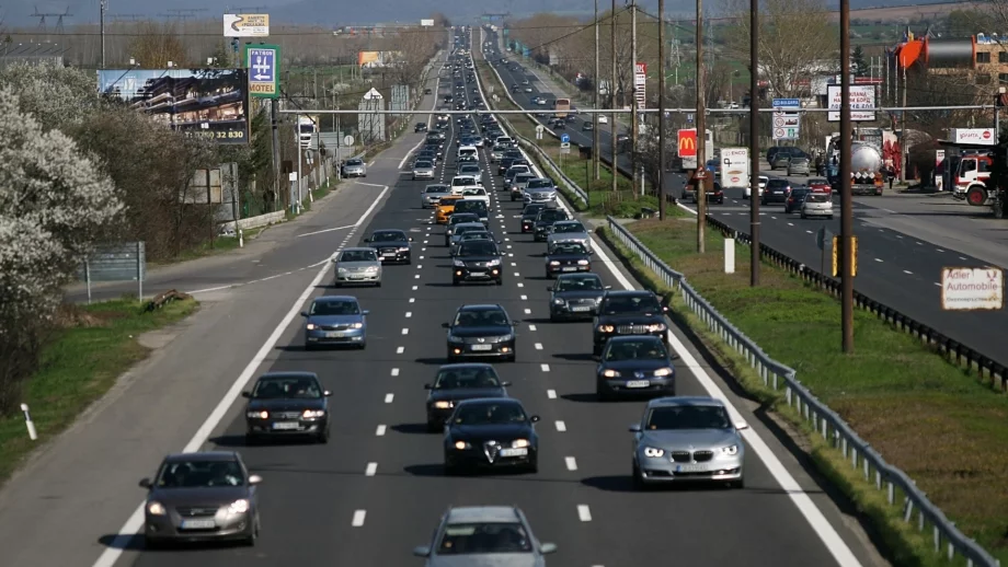 На българските шофьори може да им се наложи да купят 3 млн. вериги 