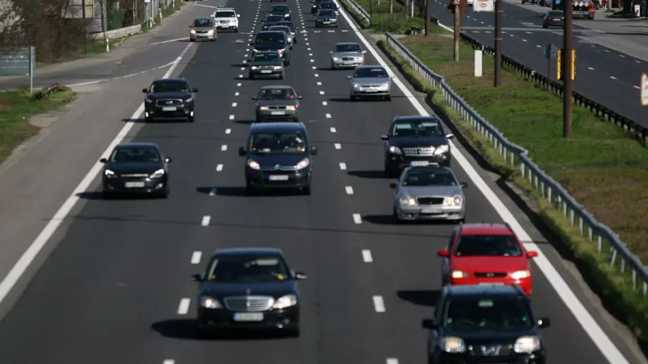 Край на опашките в КАТ за регистрация на кола