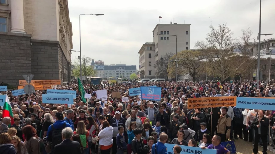 Организациите на хора с увреждания отново заплашиха с протест 