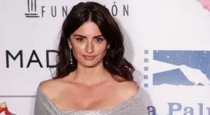 Пенелопе Крус взриви с лятна гореща фотосесия (СНИМКИ)