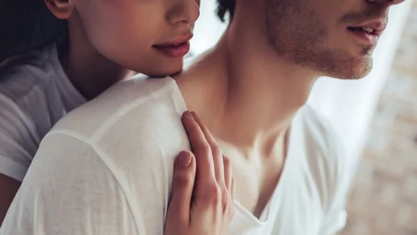 Пазете се да не обичате откровено