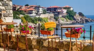 Българи изкупиха имотите по морето