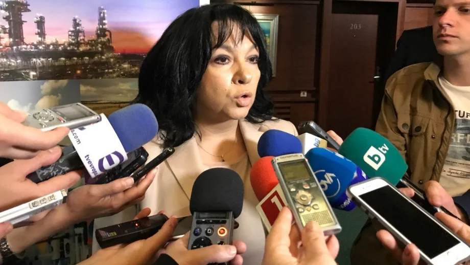 Петкова: Няма как да се закрият американските централи