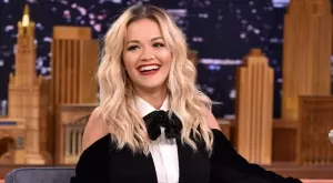 На гости във викторианския дом на Рита Ора (ВИДЕО)