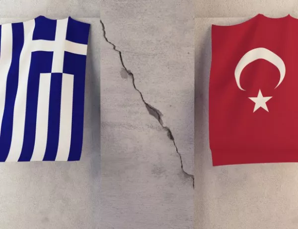 Гърция пусна двама от избягалите след преврата турски военни, Анкара бясна