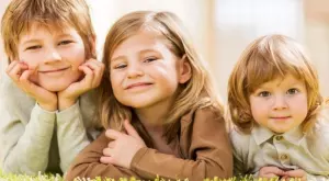 Защо по-големите деца не бива да гледат своите братя и сестри
