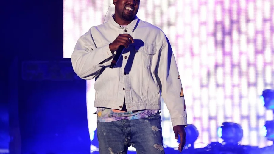 Кание Уест подкара Tesla