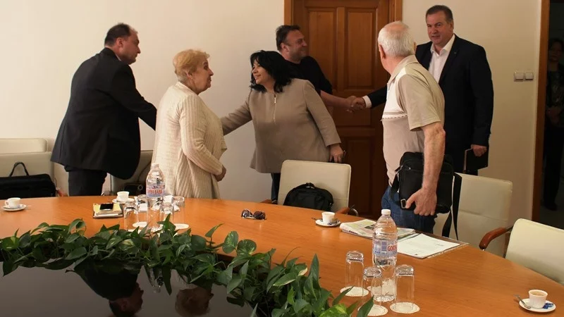Петкова се срещна с протестиращи срещу "Топлофикация"