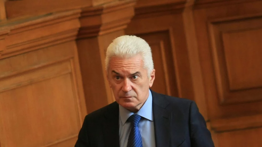 Сидеров: Затварянето на заведения по морето е незаконно и облагодетелства олигарси