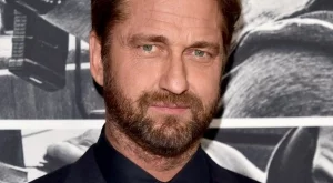  Джерард Бътлър се разходи и до Пловдив (снимки)