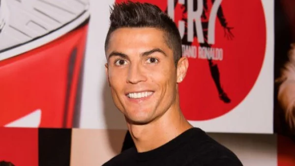 Роналдо предложи брак на Джорджина? (снимка + видео)