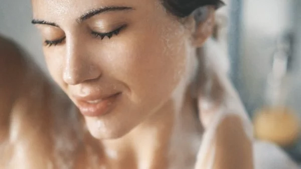 Частта от тялото, която миете първо под душа, издава какви сте