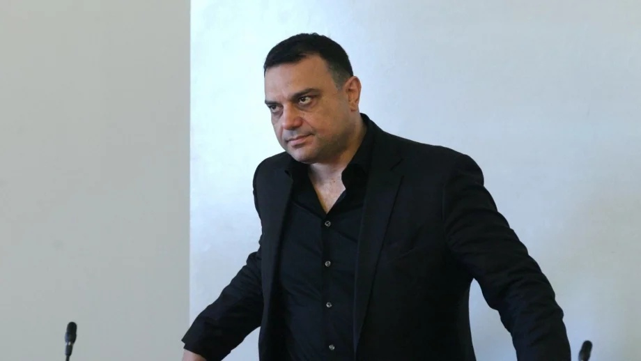 Министри: Разливите на мазут около Созопол са оградени, няма опасност за туристите