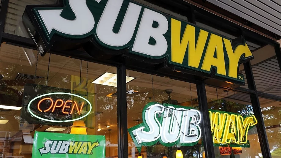 Subway затвори стотици магазини, шефката на веригата напусна