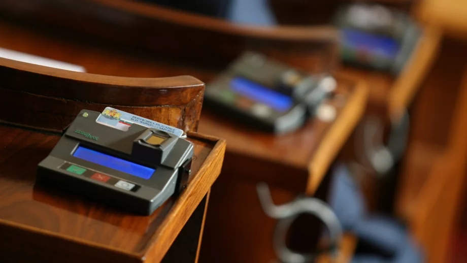 Какви заплати ще вземат депутатите, които не ходят на работа? 