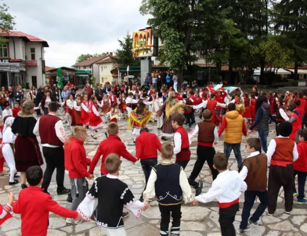 „Розите на България” танцуваха в Банско