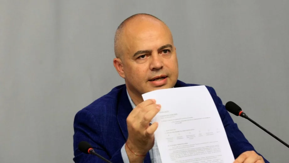 Свиленски: Нинова не готви размествания в партията, за да си осигури лидерството