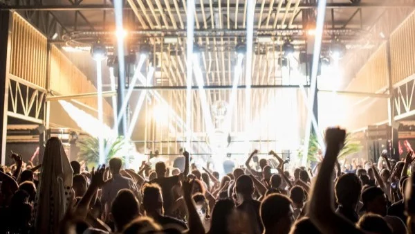 Затвориха Cacao Beach