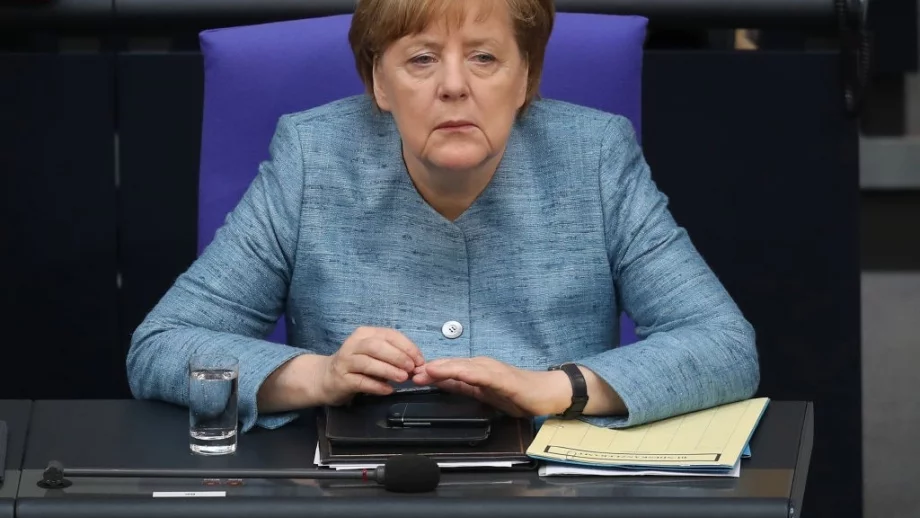 Меркел: Ядрената сделка с Иран не е перфектна, но трябва да се запази