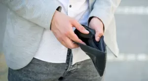  {{ otherArticle[0].article.title }} 