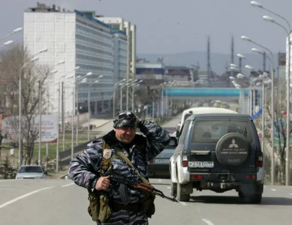 Терористи в Грозни атакуваха черква, убити са двама полицаи и един гражданин