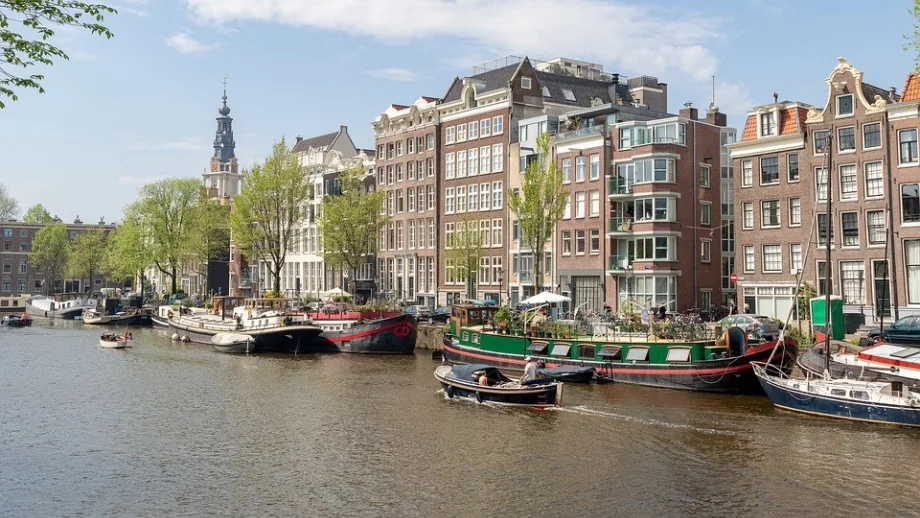 Амстердам забранява коли на бензин и дизел до 2030 г.