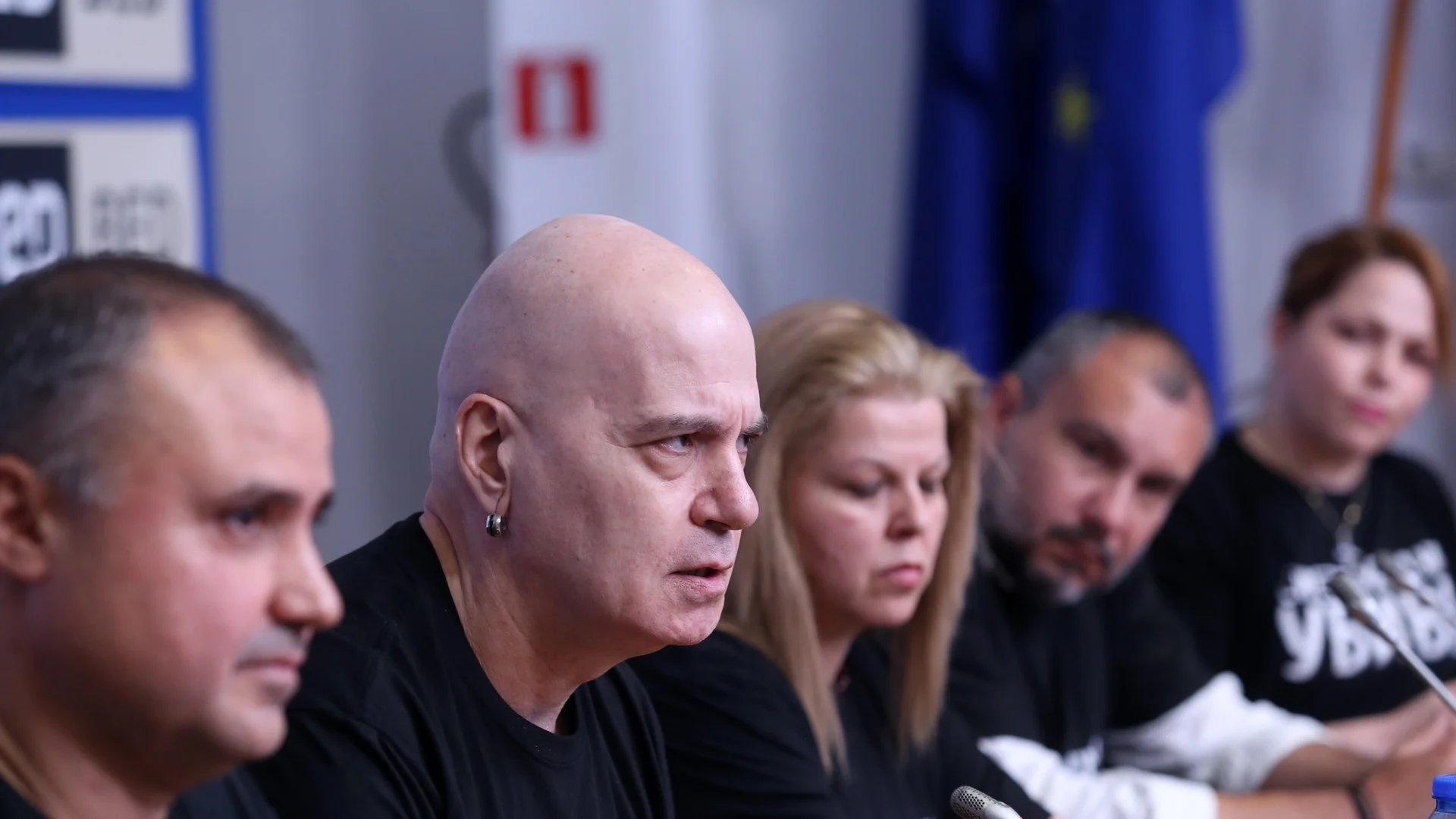 Оттеглиха жалбата срещу Слави Трифонов заради обидната "Песен за Лена"