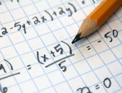 Дадоха на десетокласниците грешни формули на НВО по математика, удължиха изпита