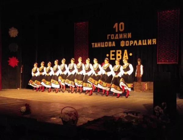 Тетевенци се насладиха на Танцов спектакъл "10 години СТФ "Ева" и приятели"