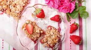 Лек сладкиш с ягоди