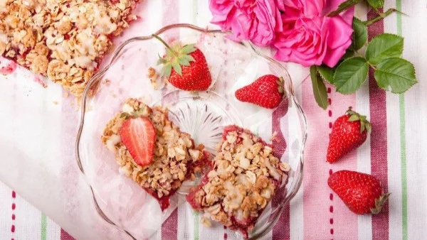 Лек сладкиш с ягоди