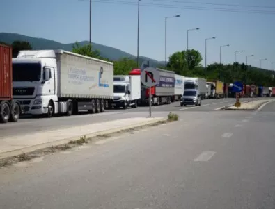 Спират камионите над 12 тона по магистралите в последния почивен ден