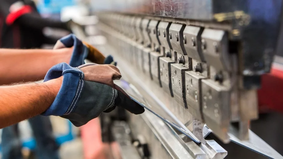 Промишленото производство остава на нивото си от преди година