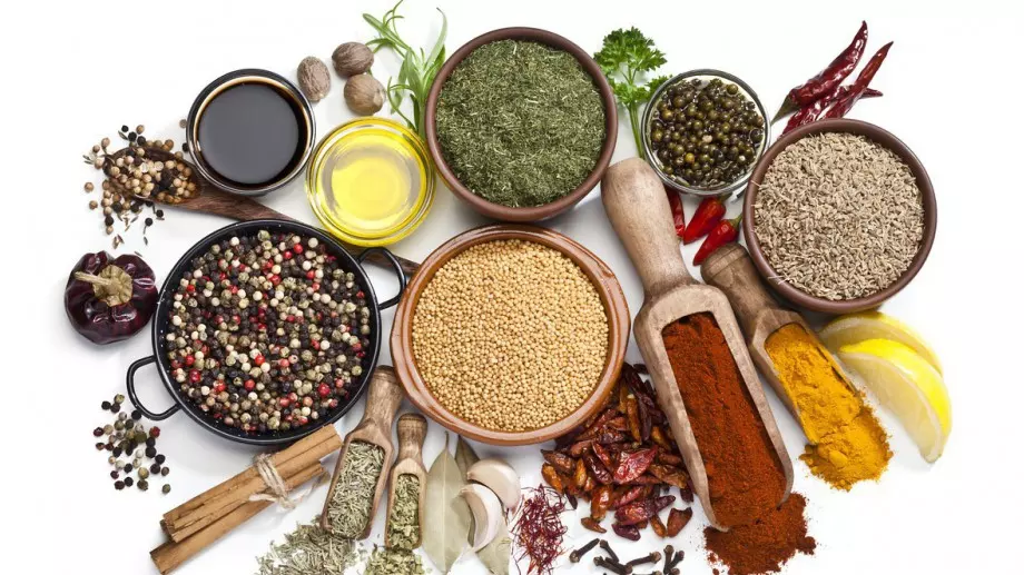 5 подправки и рецепти с тях, с които да се излекувате от вируси и грип