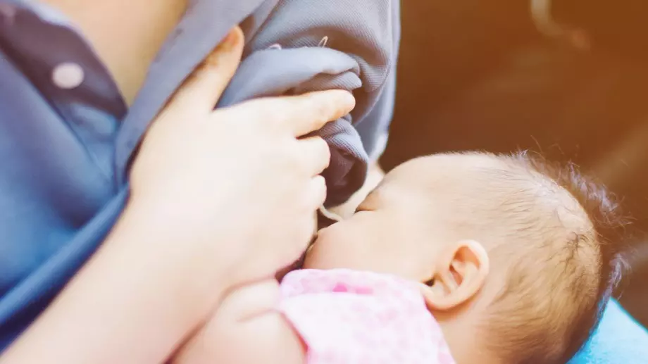 Историята на кърменето и истината за най-старата професия 