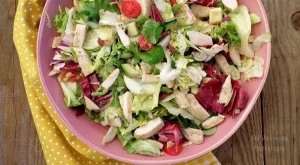 Салата с пиле и авокадо 