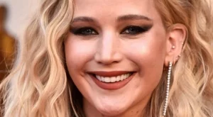 Дженифър Лорънс си хвана галерист (снимка)