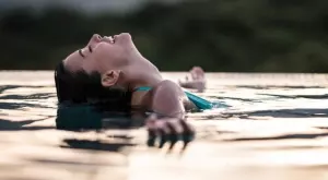 Какво НЕ трябва да ядем преди плуване 