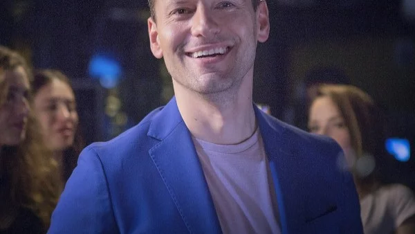 Орлин Павлов представи песента си "Пълно презареждане" (видео)