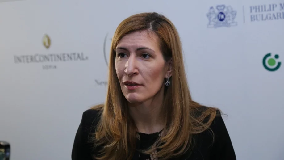 Ангелкова нямала конфликт със Симеонов, а само различна гледна точка