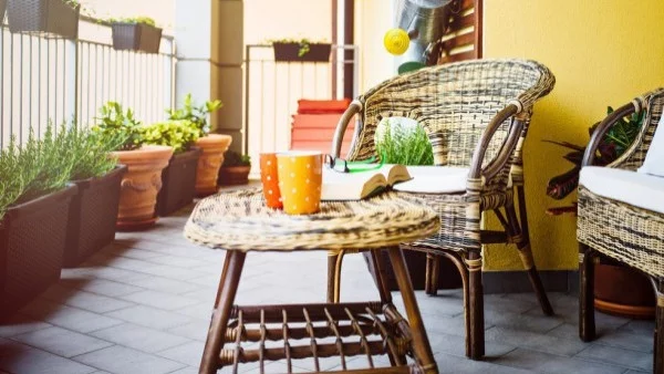 4 начина да превърнете скучния балкон в летен оазис